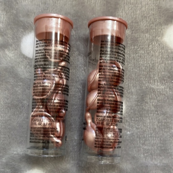 Elizabeth Arden Retinol Ceramide Capsules (14 capsules) - Picture 3 of 4